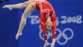 ag体育团队-铁血防守重现！西亚卡姆美国队表现征服球迷